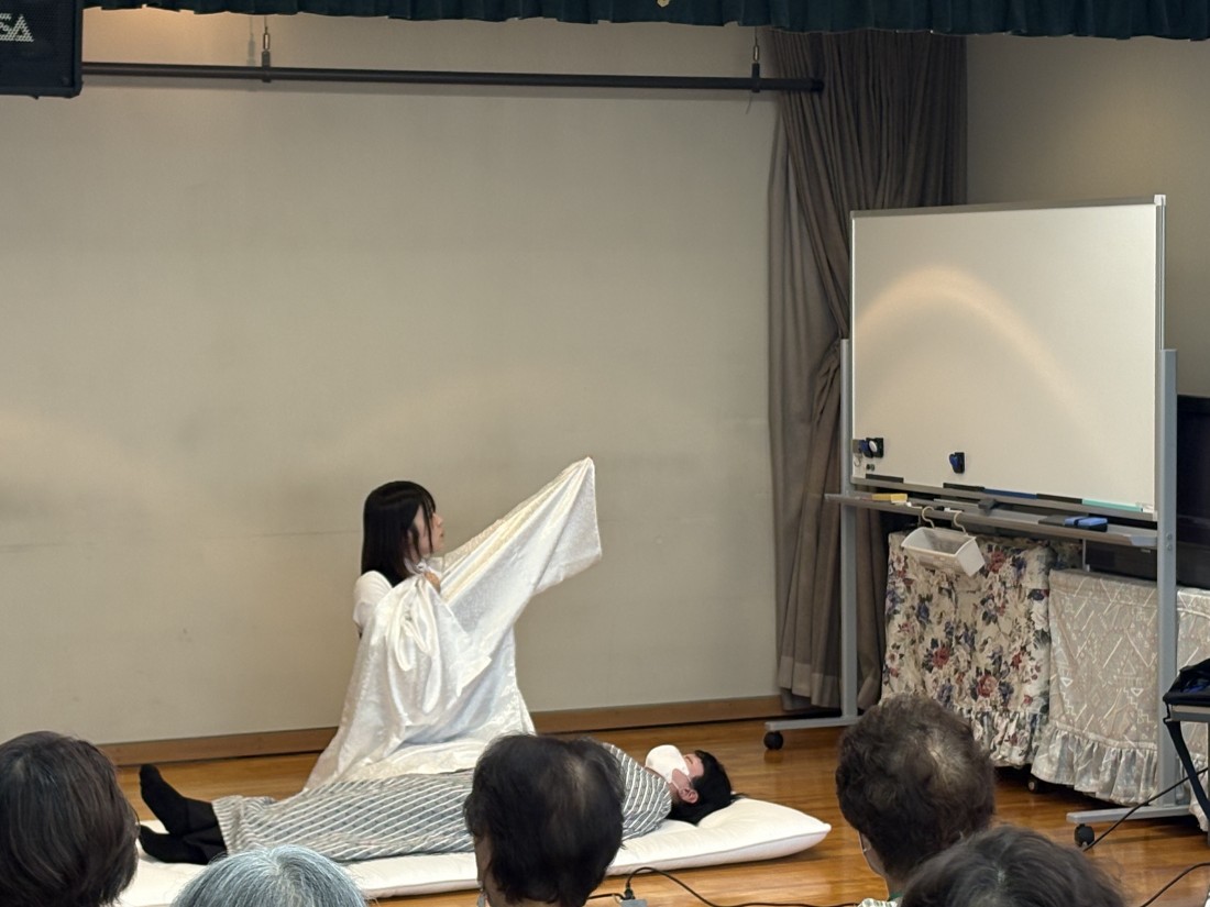 納棺の儀デモンストレーションの様子